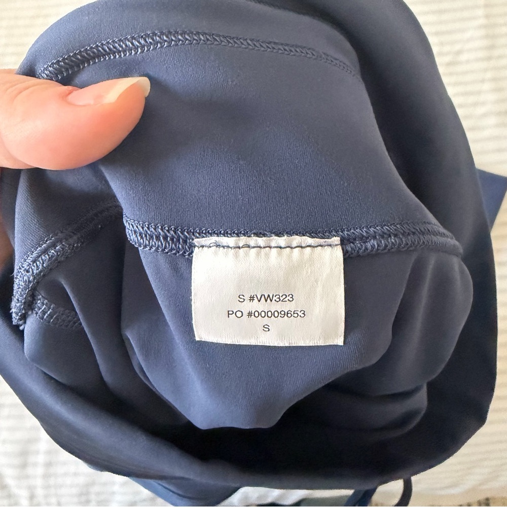 Vuori Daily Form Leggings in Blue - Picture 6 of 6